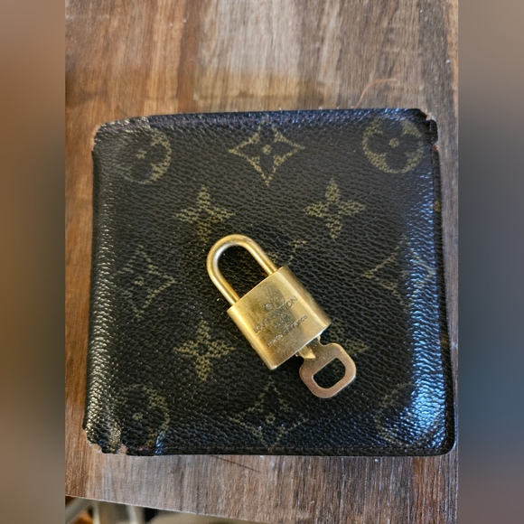 LV Wallet and 308 lock - Picture 5 of 5